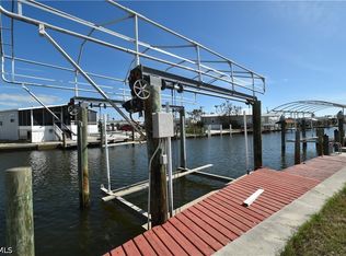 16 Nancy Ln, Fort Myers Beach, FL 33931