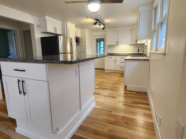 2432 Glenwood Rd — Photo 8