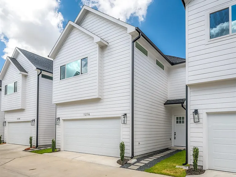 1216 McNeil St — Photo 1