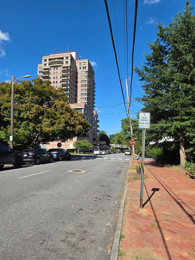 1420 North Van Buren Street — Photo 3
