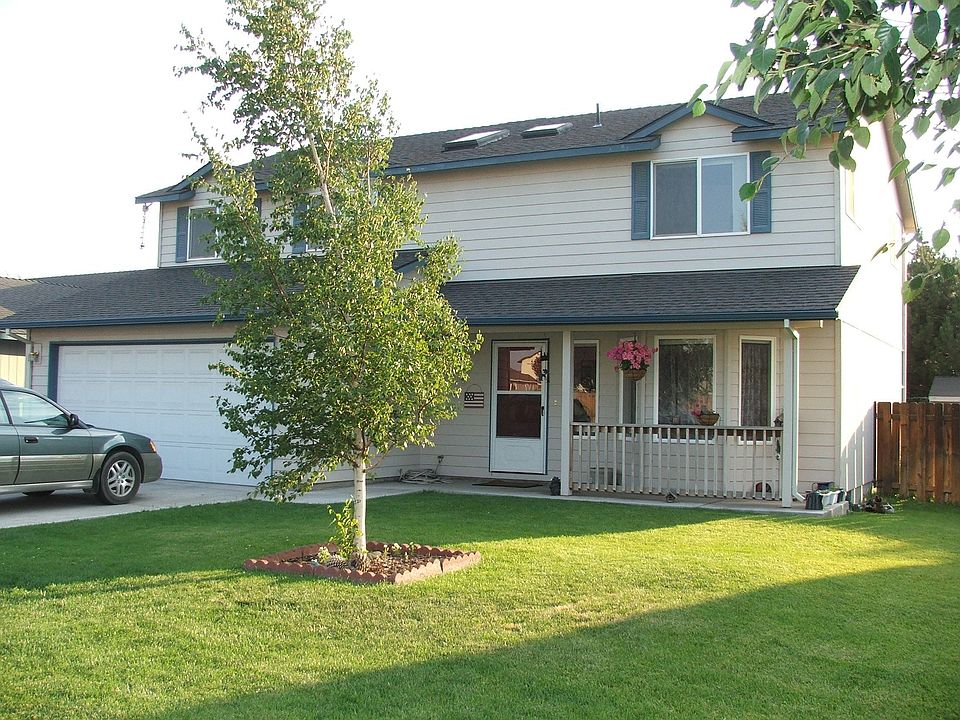 4 Bedroom 2.5 Bath Home!