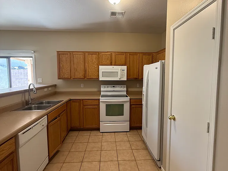 7035 W McMahon Way — Photo 5