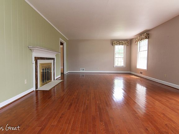 3rd image of 5025 Balsam Dr