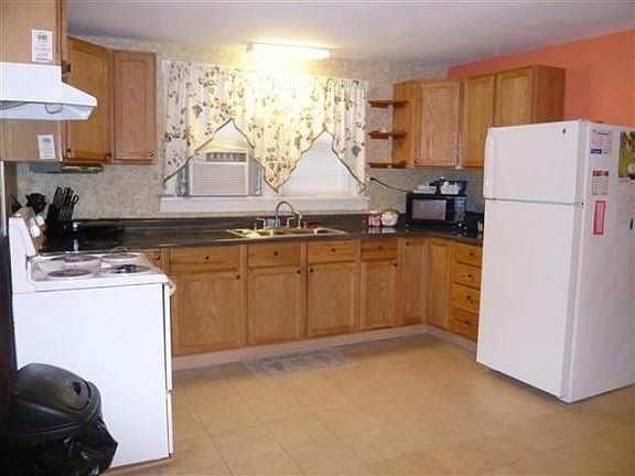 3rd image of 11 W Washington Ave