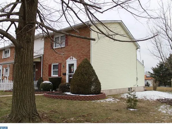 52 S 14th St, Quakertown, PA 18951