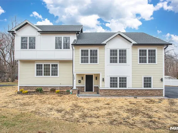 24 Shrewsbury Dr, Livingston, NJ 07039