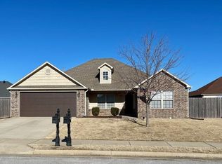620 Spur Ln, Centerton, AR 72719