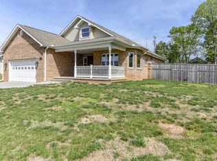 1156 Willow Creek Cir, Maryville, TN 37804