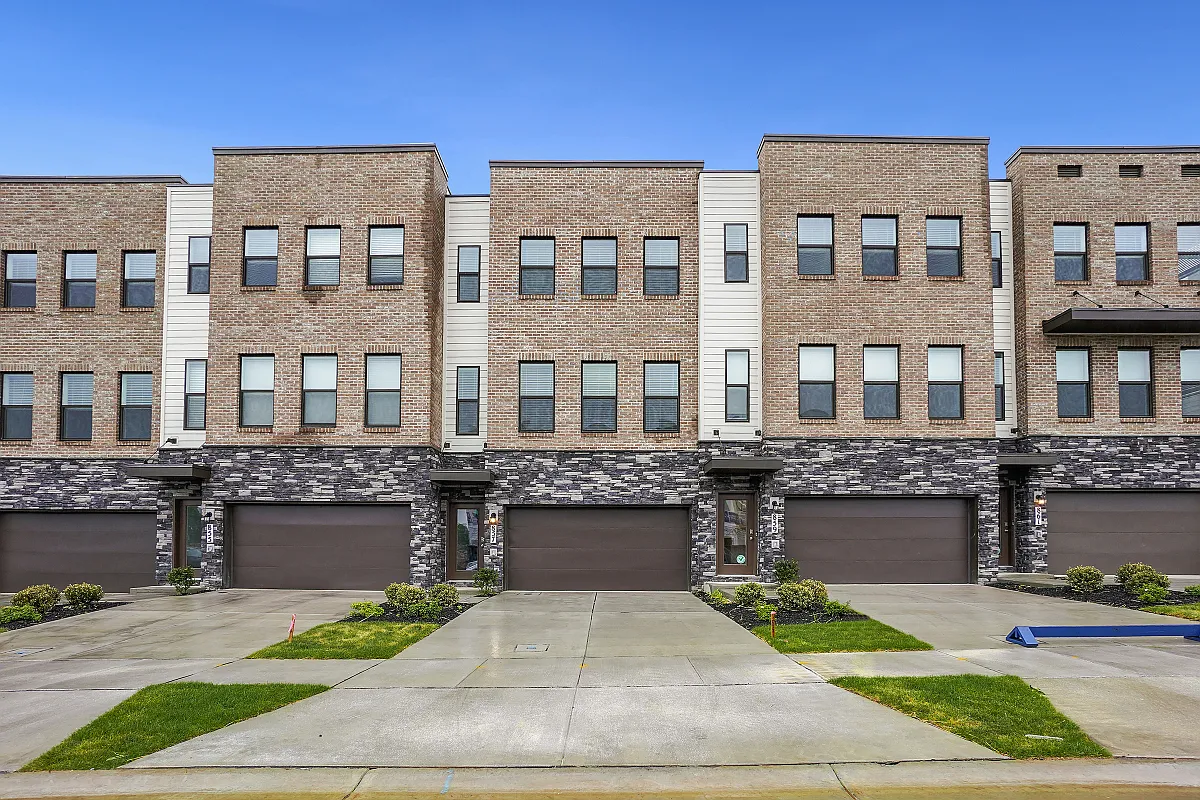 4 bed, 3.5 bath, 2334 sqft, $3,000 — Photo 2