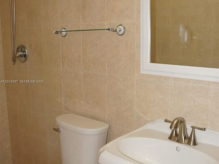 67 NE 13th St #0 — Photo 10