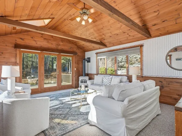 16 Cedarwood Ln, Rowley, MA 01969