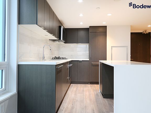 4th image of 8189 Cambie St