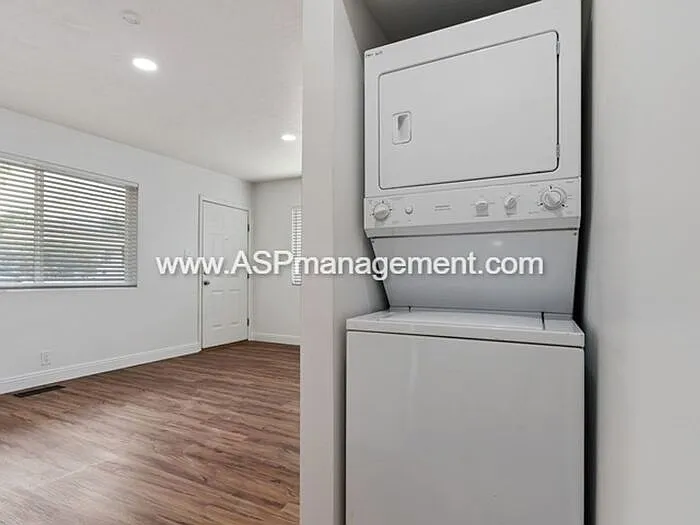 2554 E Park St #B — Photo 11