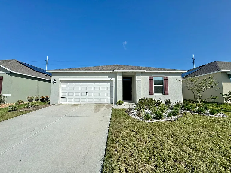 177 Sofia Ln — Photo 1