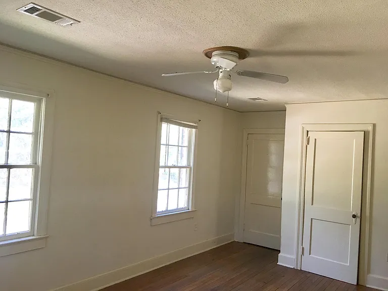 1069 Poplar Blvd — Photo 3