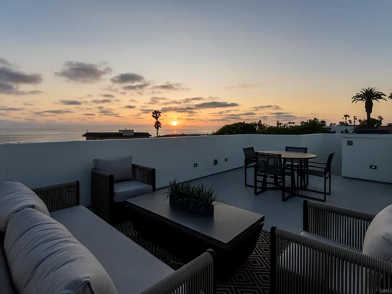 246 Playa Del Norte St — Photo 26