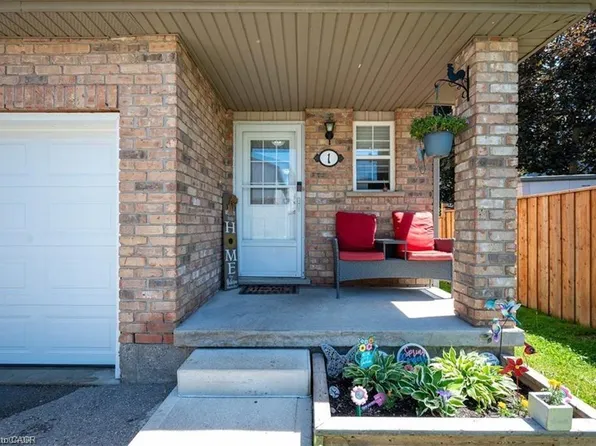 84 Westmeadow Dr #1, Kitchener, ON N2N 3P1