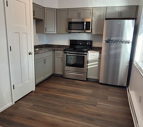 2nd image of 1053 S Jackson St APT 5