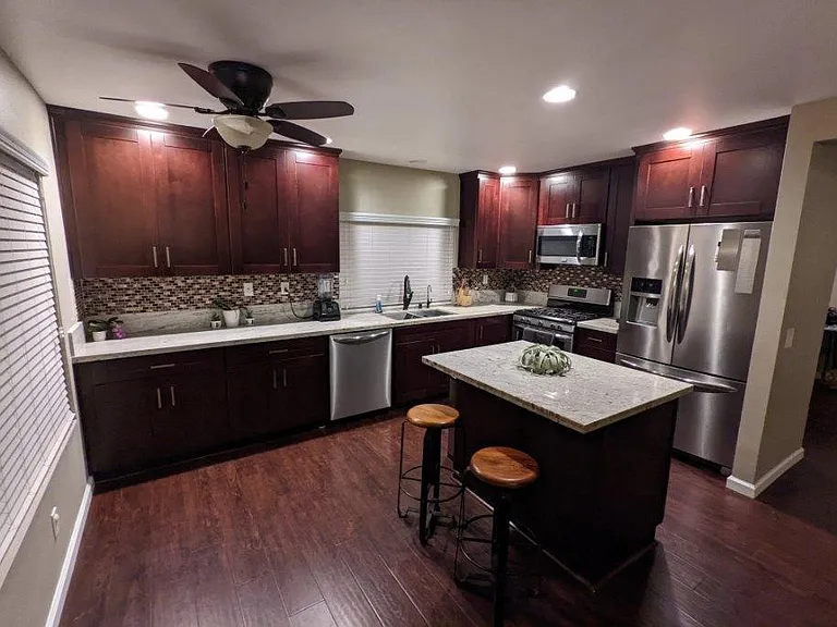 2126 Shoreview Pl — Photo 6