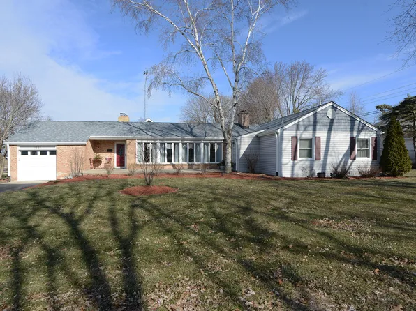 1001 N Division St, Harvard, IL 60033