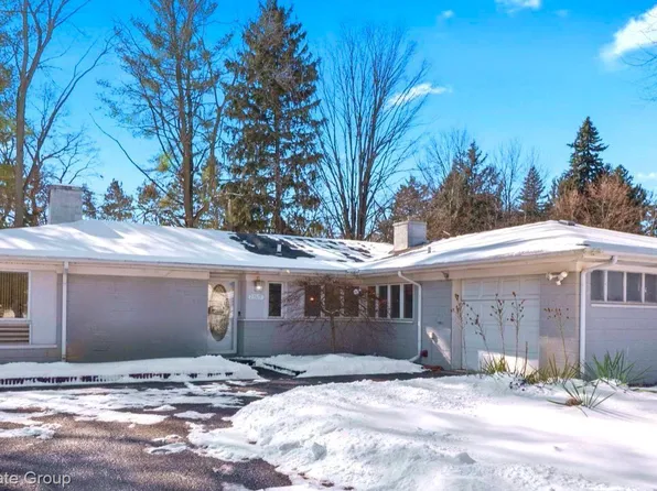 23915 Lee Baker Dr, Southfield, MI 48075