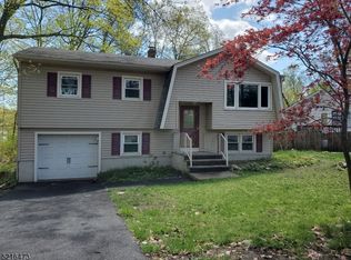 301 Santa Fe Trl, Hopatcong, NJ 07843