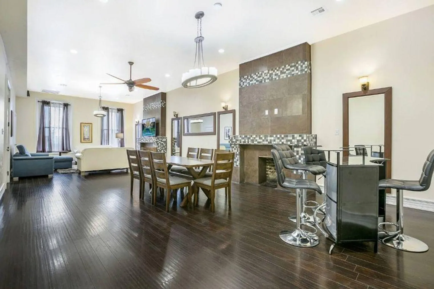 4 bed, 4.0 bath, 1076 sqft, $9,571 — Photo 4