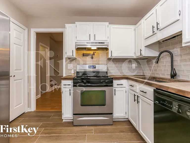 5395 Telford Ct — Photo 8