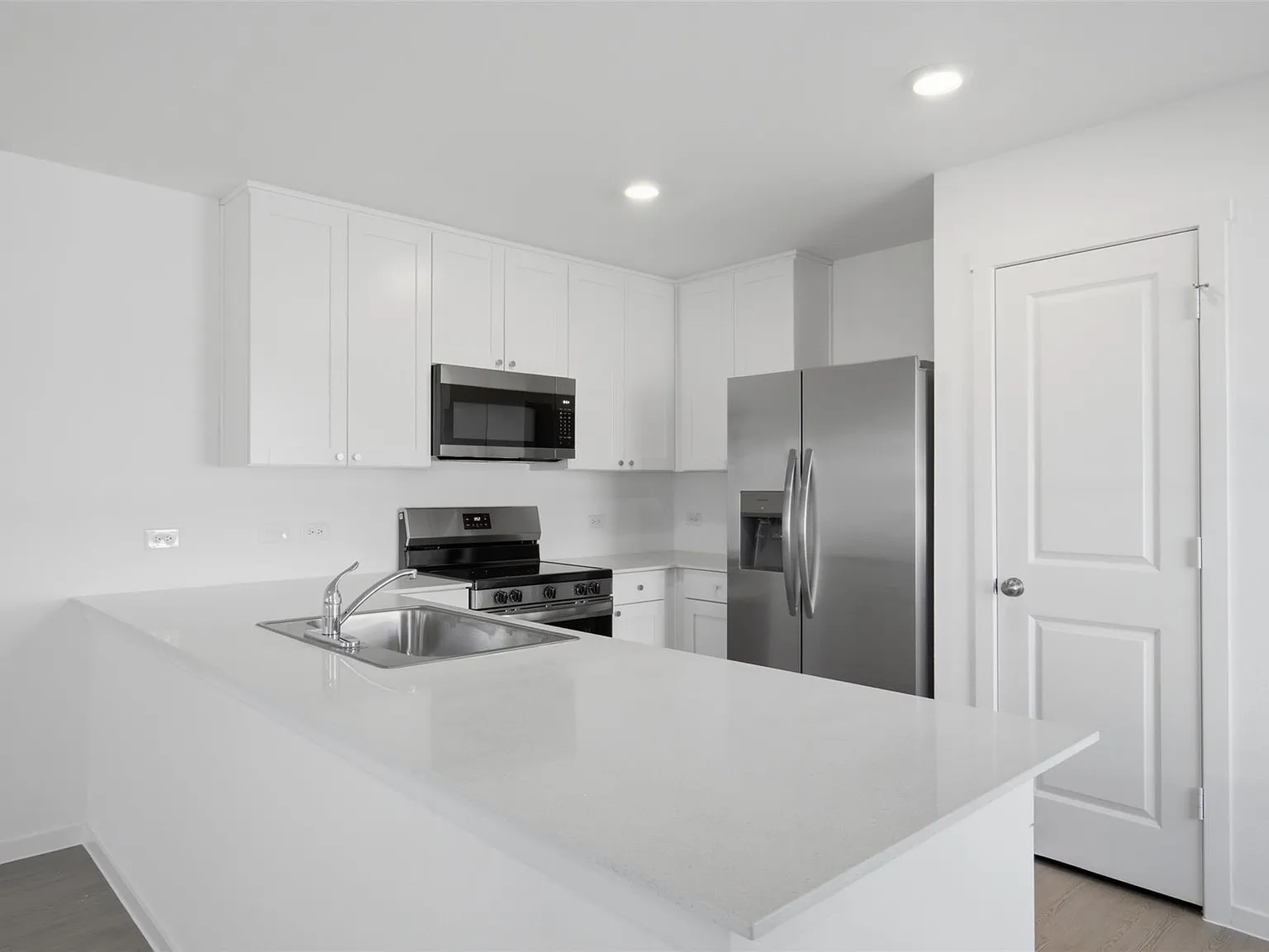 3 bed, 2.0 bath, 1354 sqft, $1,700 — Photo 2