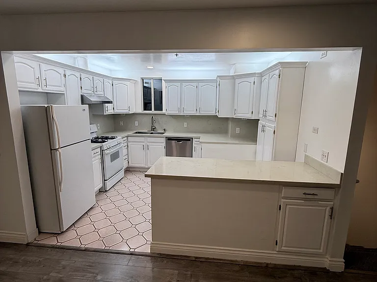 605 Iris Ave #2 — Photo 8