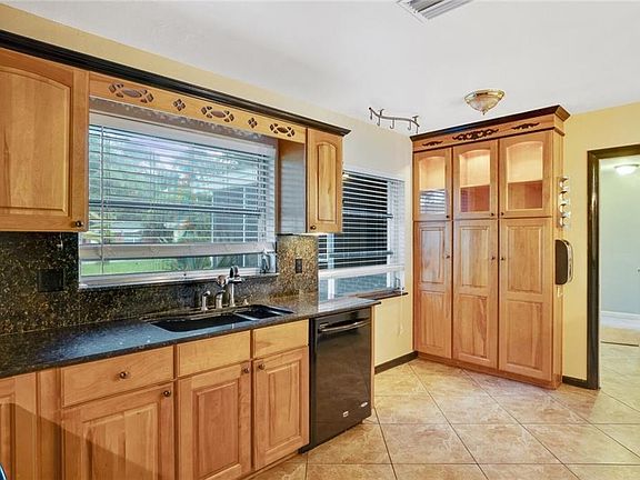 3rd image of 1447 Bentley St