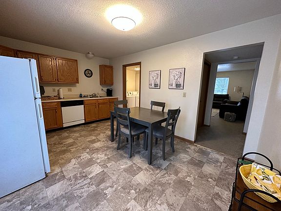 4th image of 601 W Scott St #A