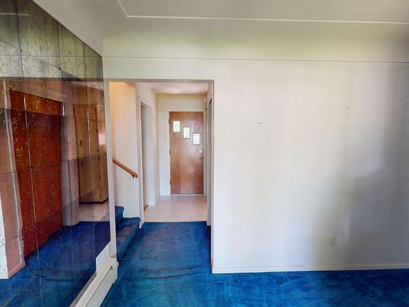 5th image of 716 South Dr