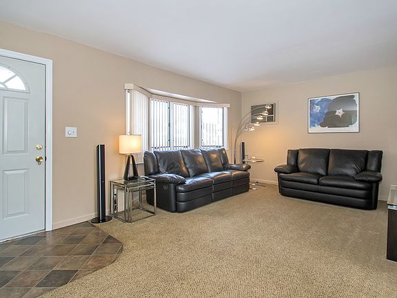 3rd image of 363 Park Ln