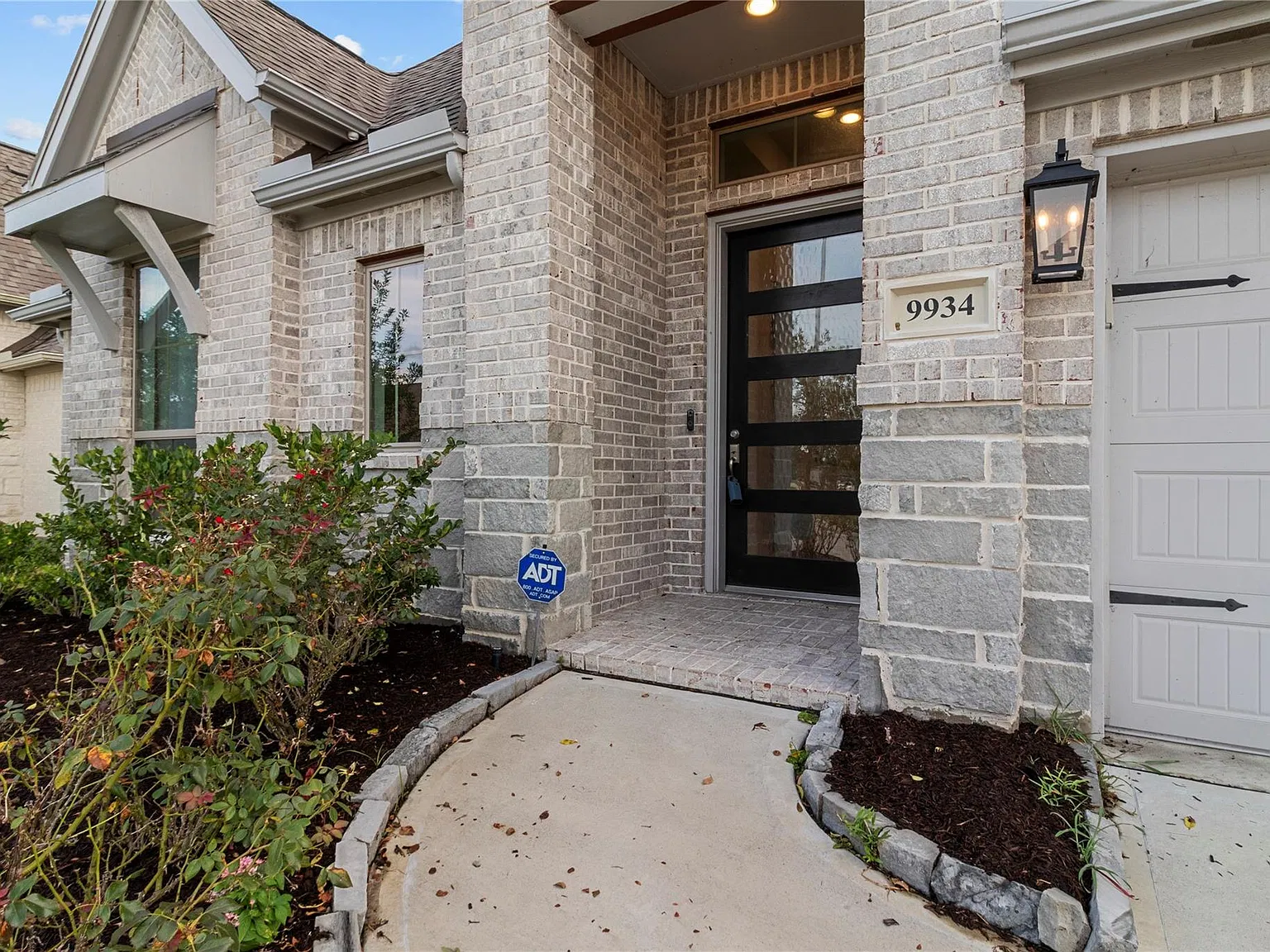 4 bed, 3.5 bath, 2734 sqft, $3,650 — Photo 3