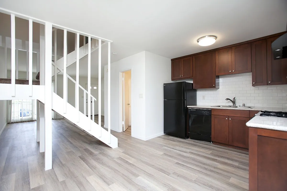 Wonderful Remodeled 2-Story 2BD/1.5BA Townhome in North PB! Parking & Laundry! $3,995/mo — Photo 4