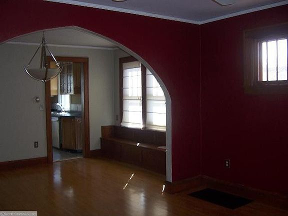 4th image of 1190 Jessamine Ave E