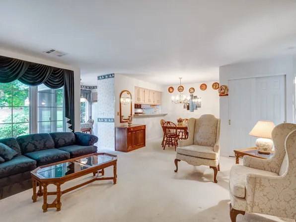 9043 Westlake Dr #9043, Greendale, WI 53129