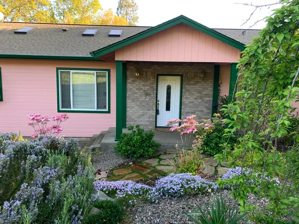 860 5th Ave, Gold Hill, OR 97525