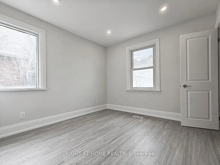 92 Cadillac Ave S #UPPER — Photo 12