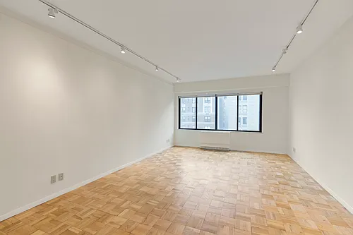 900 Park Ave #15B Photo 1