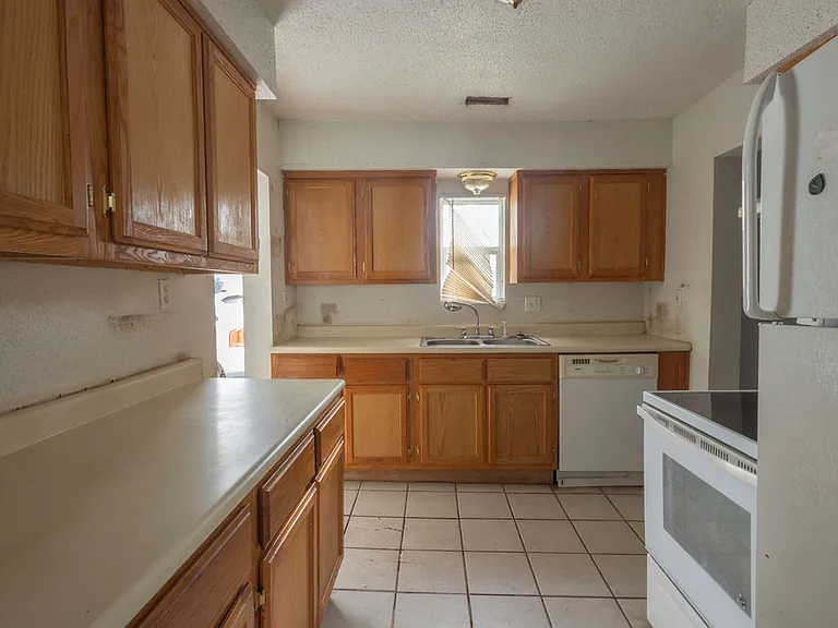 304 W Fort Scott St — Photo 10
