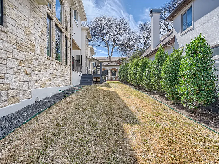 2625 McCullough St — Photo 25