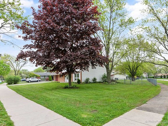 4th image of 569 Hillcrest Blvd