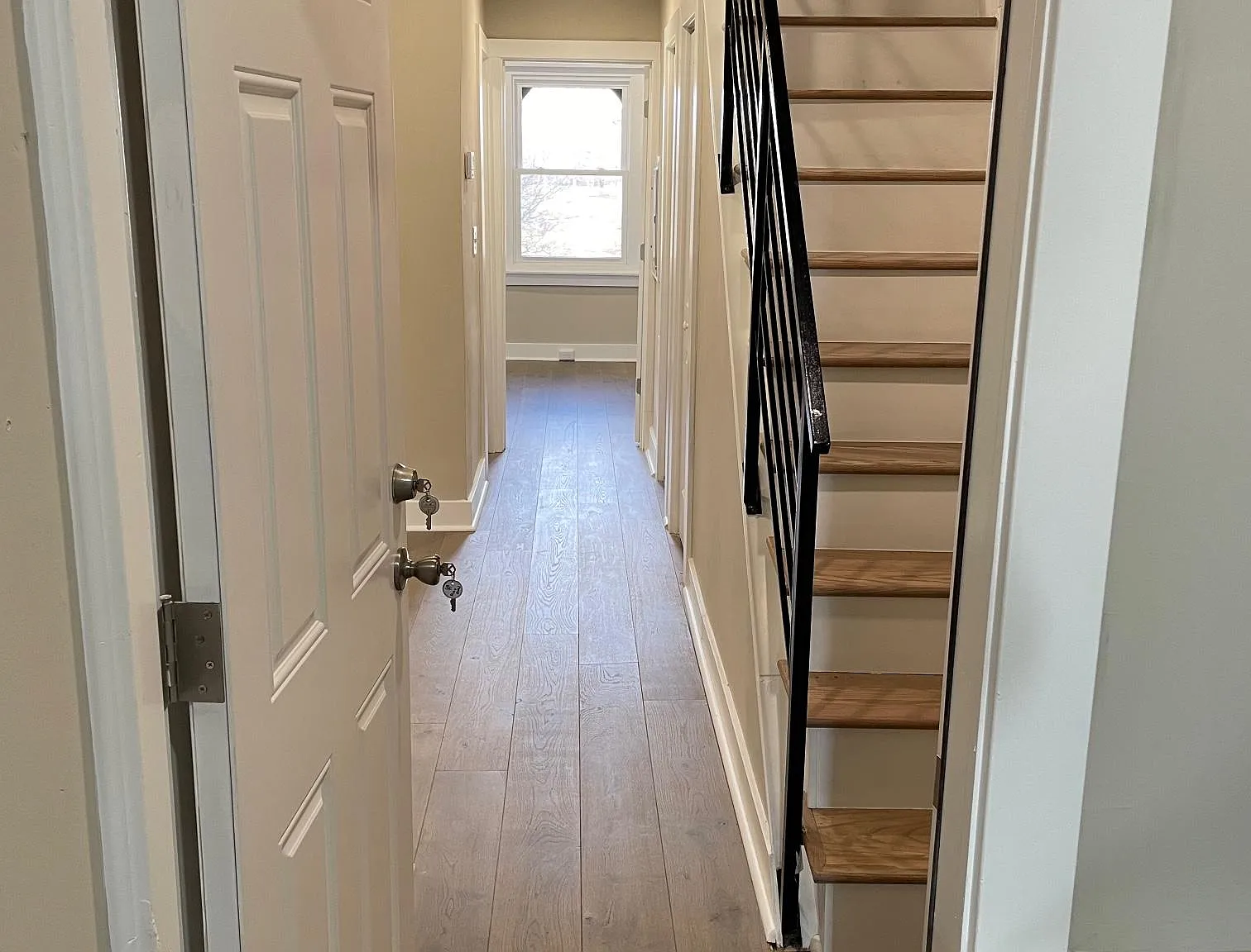 2 bed, 1000 sqft, $1,650 — Photo 2