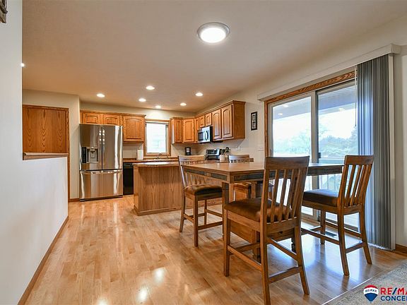 5th image of 715 Sunflower Dr