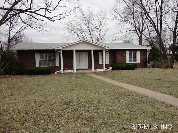1st image of 135 Hampton Dr