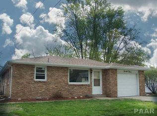 2003 State St, Pekin, IL 61554