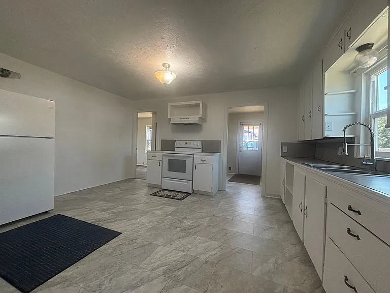 1420 Gleason Ave — Photo 6
