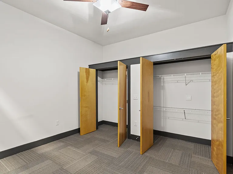 8th and Main - All Utilities Included — Photo 15
